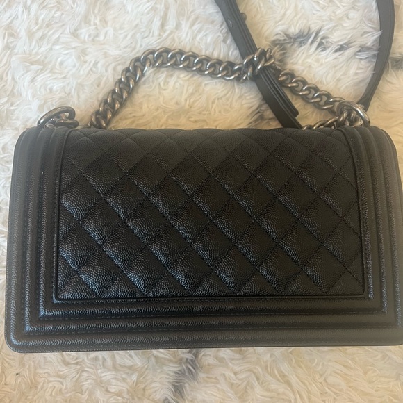 🛑 SOLD 🛑 Chanel Boy Old Medium Like New - Picture 4 of 10